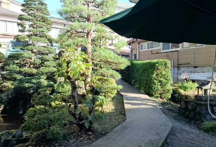 اتاق استاندارد سه تخته با سرویس بهداشتی مشترک, Tobei