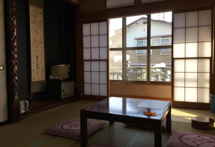 バスルーム共有のトリプルスタンダード, Tobei