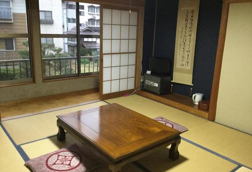 اتاق استاندارد سه تخته با سرویس بهداشتی مشترک, Tobei