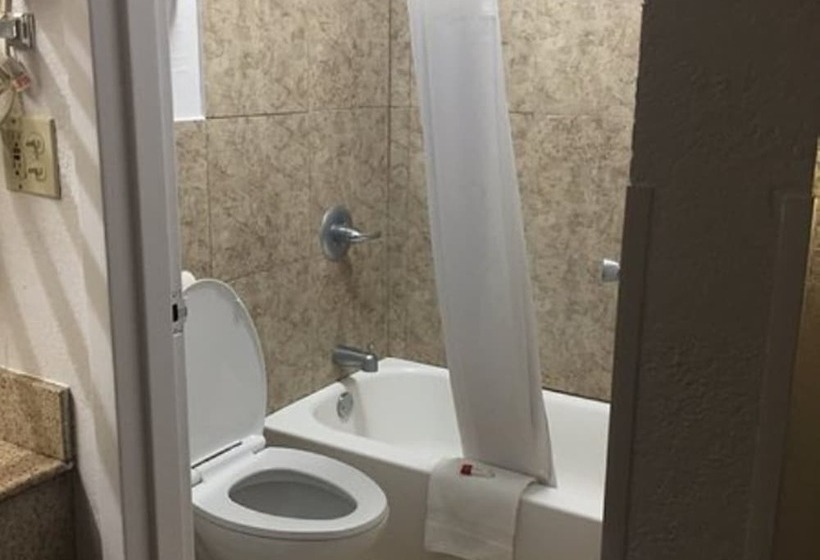 Номер Стандарт 2 Двуспальные Кровати, Baymont By Wyndham Walterboro