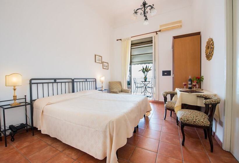 غرفة قياسية مطلّة علي البحر, Bel Soggiorno