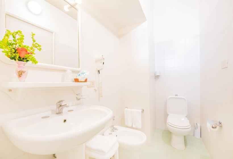 غرفة قياسية مطلّة علي البحر, Bel Soggiorno