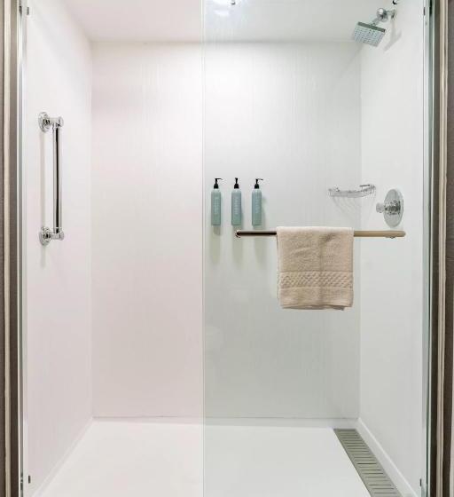 غرفة قياسية سرير كينج, Courtyard Burlington Williston