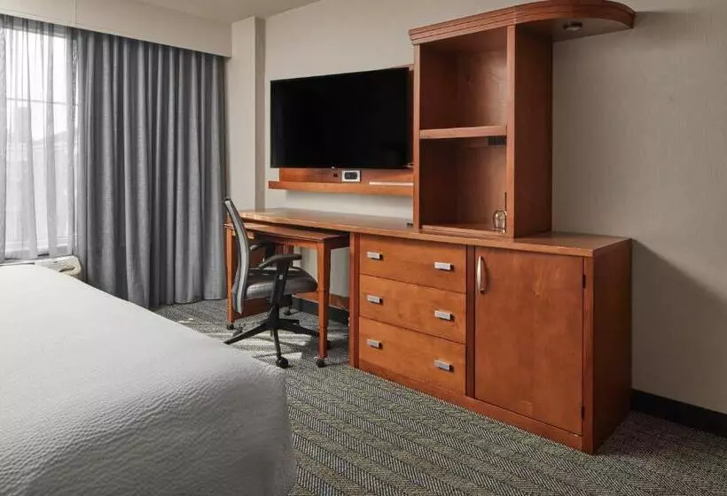 اتاق استاندارد با تخت بزرگ, Courtyard By Marriott Charlottesville   University Medical Center