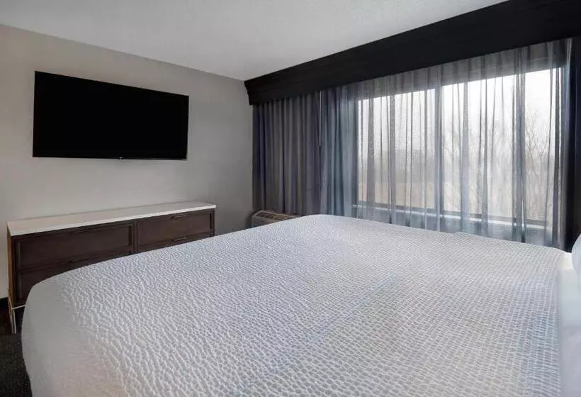 キングサイズベッドのスイートルーム, Courtyard By Marriott Cincinnati Airport