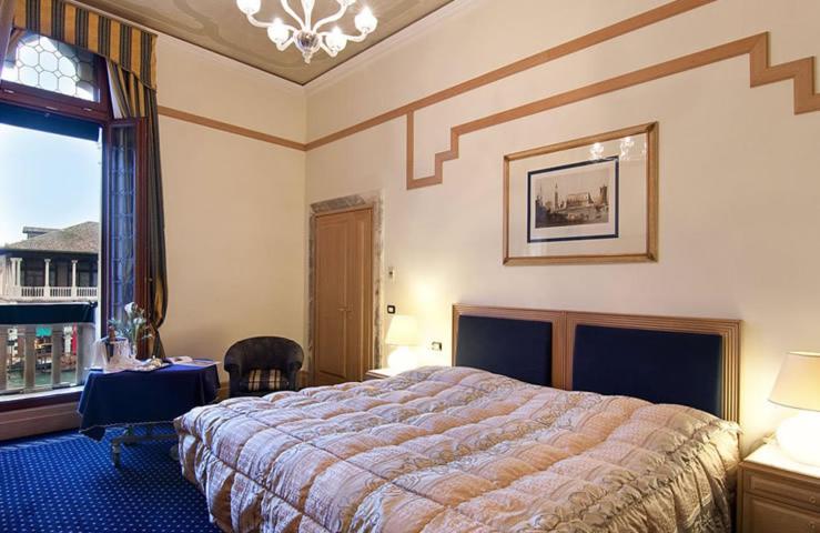 اتاق لوکس با چشم‌انداز, Foscari Palace
