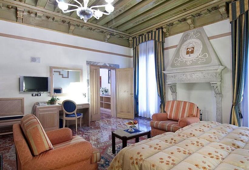 اتاق خانوادگی, Foscari Palace
