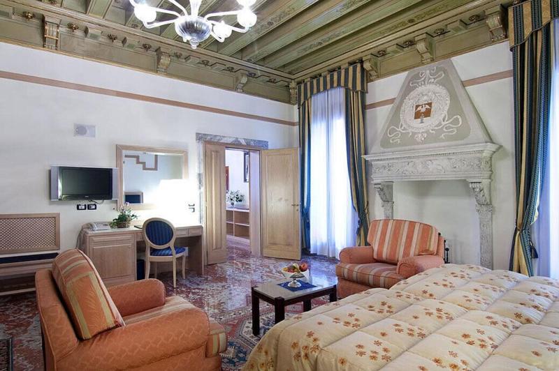 اتاق خانوادگی, Foscari Palace
