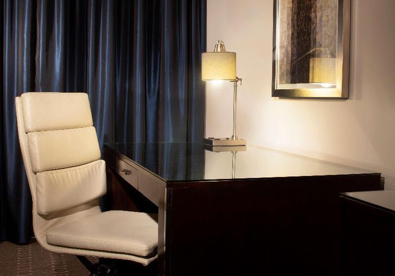 스탠다드 룸 킹사이즈 침대, Hilton Alexandria Old Town