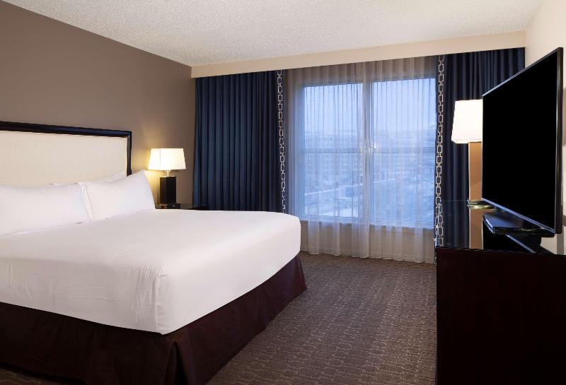 스위트 킹사이즈 침대, Hilton Alexandria Old Town