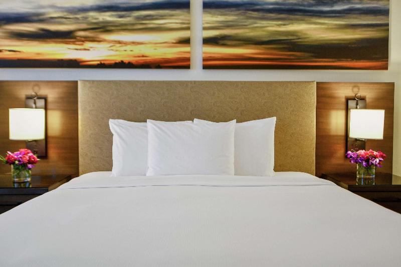 חדר סטנדרט עם מיטת קינג, Hilton Dallas/park Cities