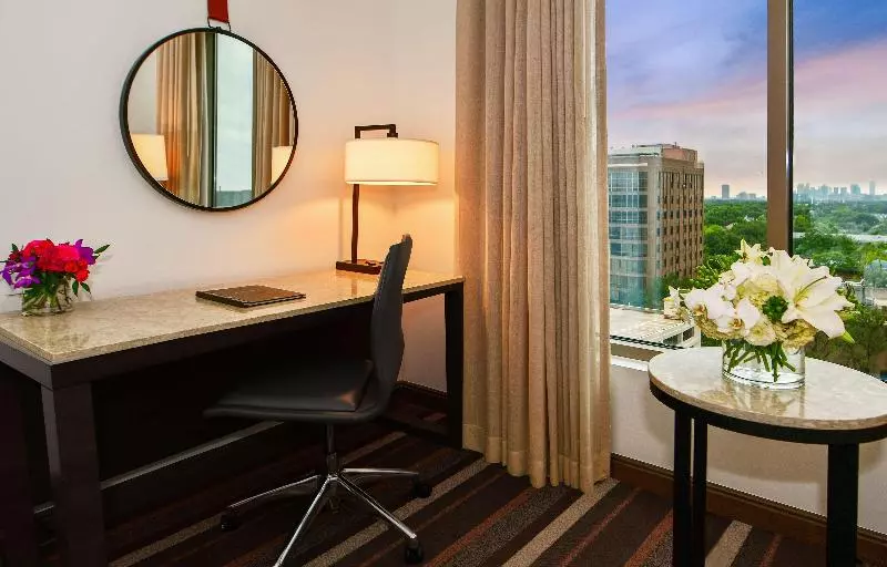 سوئیت جونیور با تخت بزرگ, Hilton Dallas/park Cities