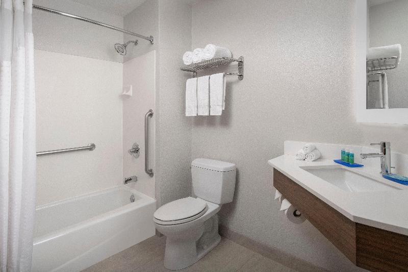 带大床的标准间, Holiday Inn Express San Antonio North Riverwalk Area, An Ihg