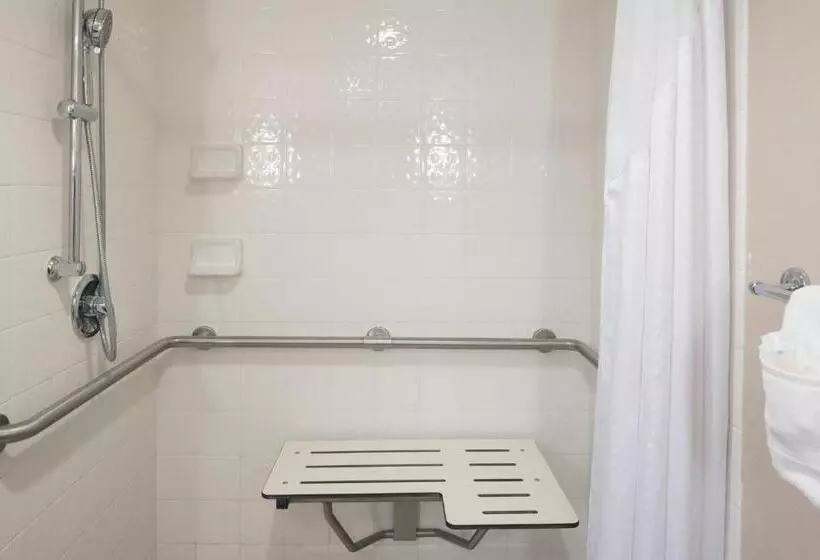 اتاق استاندارد برای معلولان, Holiday Inn Express Spokane Airport, An Ihg