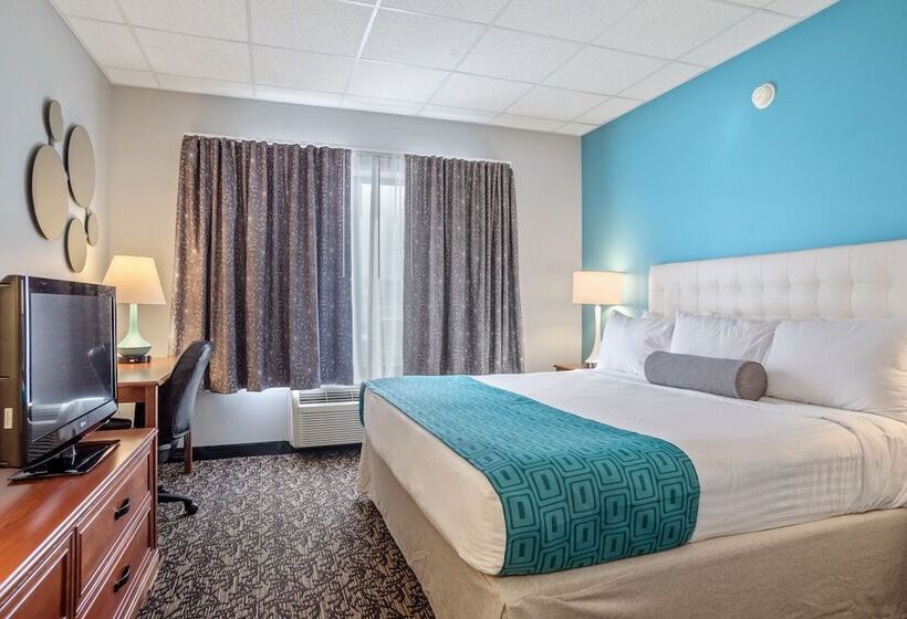 מיטת קינג בסוויטה, Elevation Inn & Suites, Trademark Collection By Wyndham