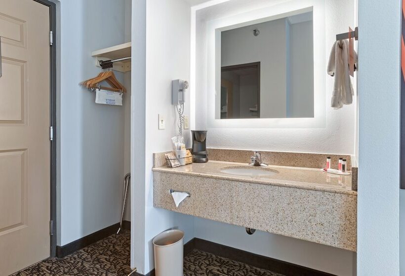 Номер Стандарт, Elevation Inn & Suites, Trademark Collection By Wyndham