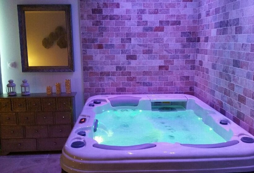 Люкс с гидромассажем, Le Devem De Mirapier