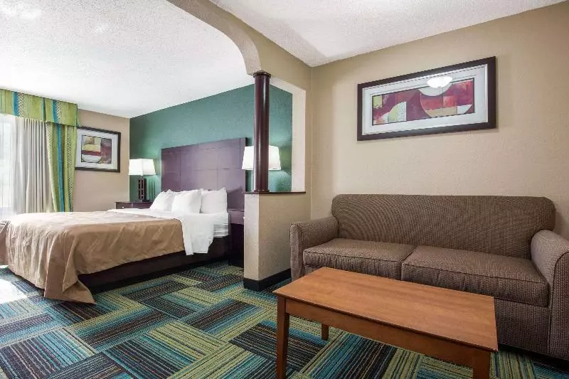 キングサイズベッドのスイートルーム, Quality Inn & Suites Arnold   St Louis