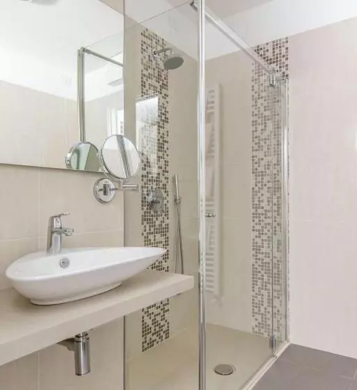 اتاق لوکس با چشم‌انداز دریاچه, Benacus Panoramic