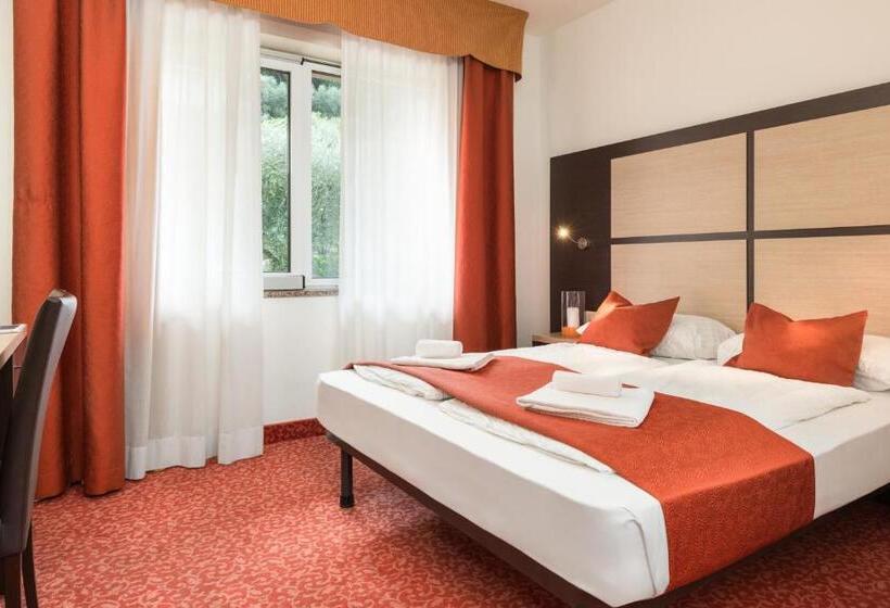 Номер Economy, Benacus Panoramic