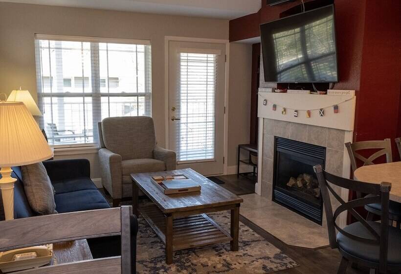 جناح غرفتين نوم, Delavan Lake Resort