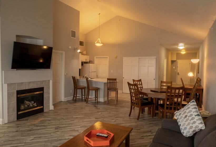 جناح بريميوم غرفتين نوم, Delavan Lake Resort