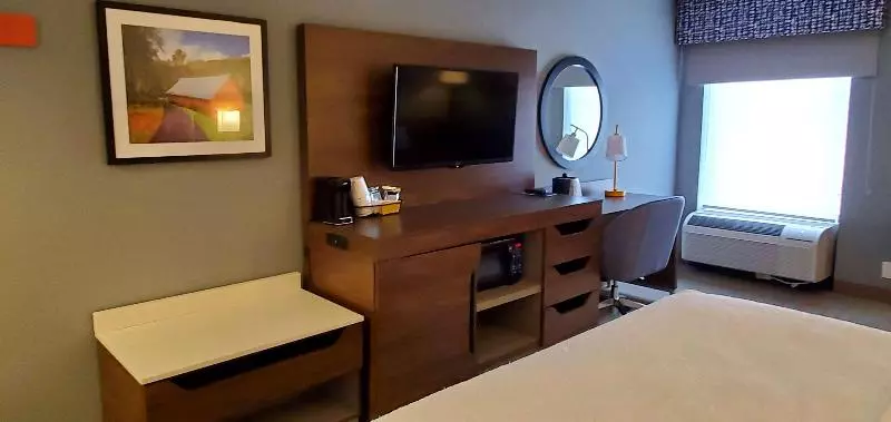 キングサイドベッドのスタンダードワンルーム, Hampton Inn Hillsville