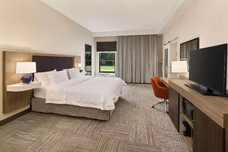 キングサイズベッドのスタンダードルーム, Hampton Inn Lagrange Near Callaway Gardens