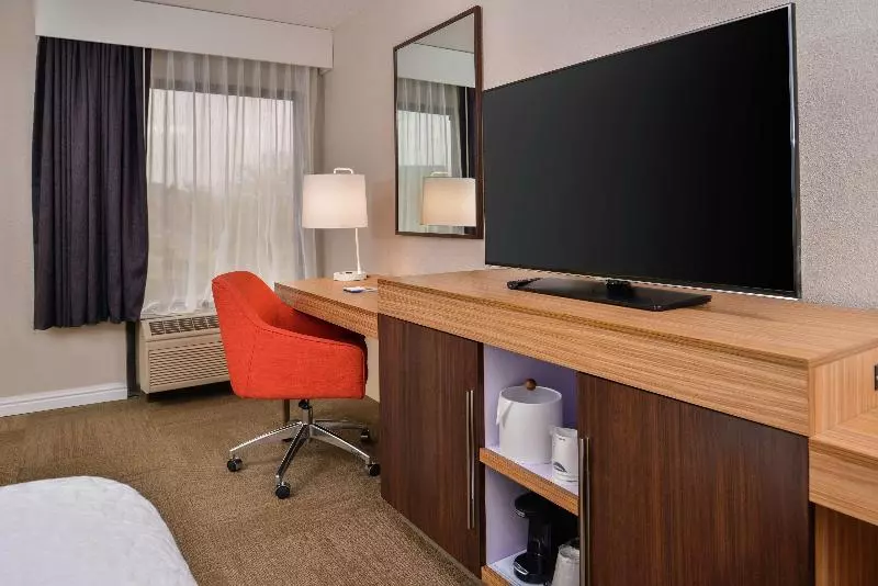 キングサイズベッドのスタンダードルーム, Hampton Inn Raleigh/clayton I 40