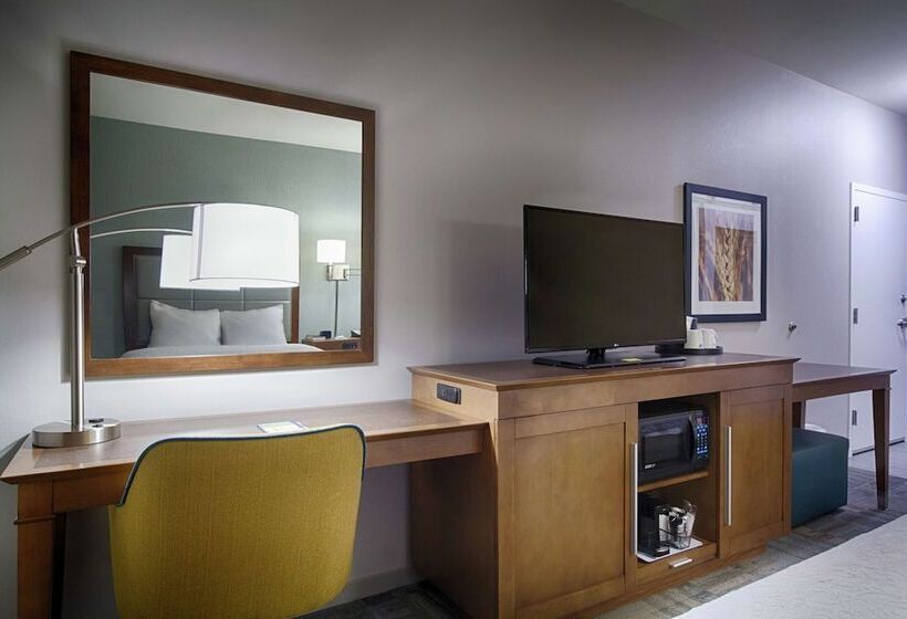 Номер Стандарт 2 Двуспальные Кровати, Hampton Inn Salina