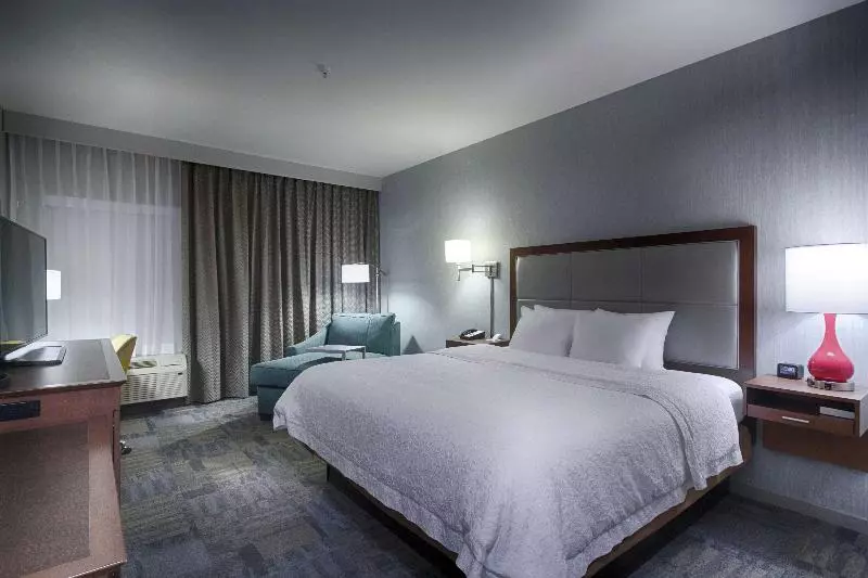 Standard-huone King-vuode, Hampton Inn Salina