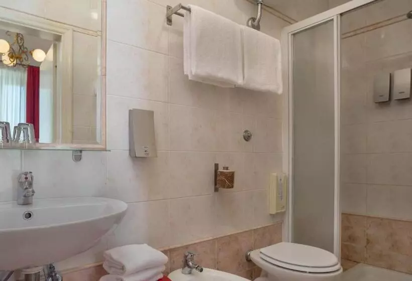 اتاق استاندارد چهار تخته, Kursaal & Ausonia