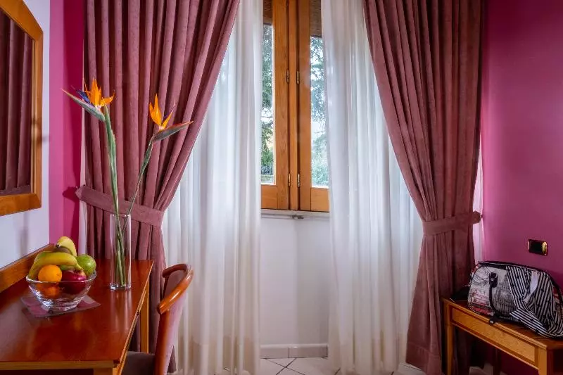 اتاق استاندارد سه نفره, Savoia Sorrento