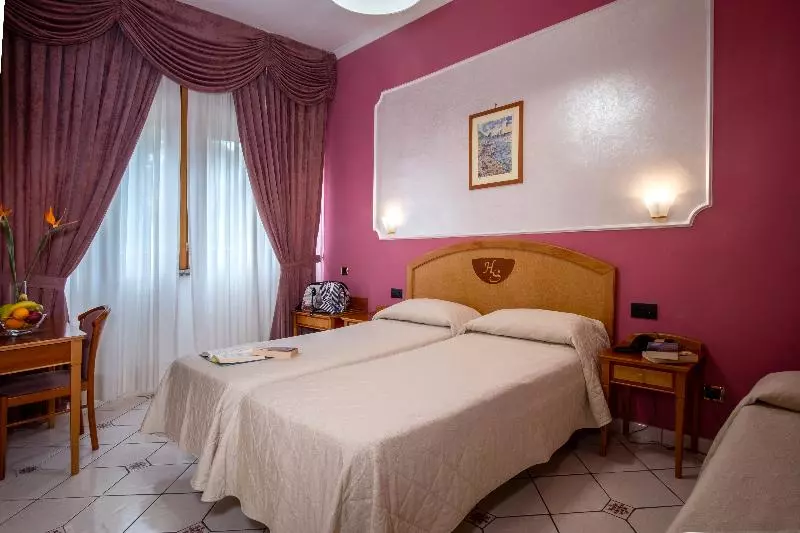 اتاق استاندارد سه نفره, Savoia Sorrento