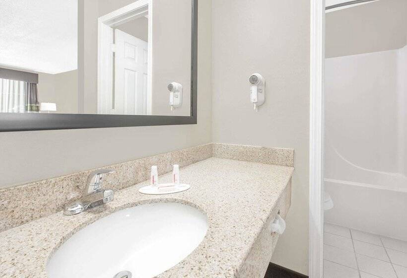 غرفه قياسيه سريرين مزدوجين, Super 8 By Wyndham Bay St. Louis