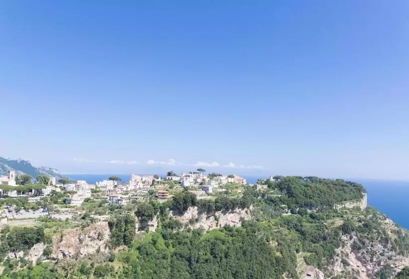 اتاق استاندارد با چشم‌انداز دریا, Zi Ntonio