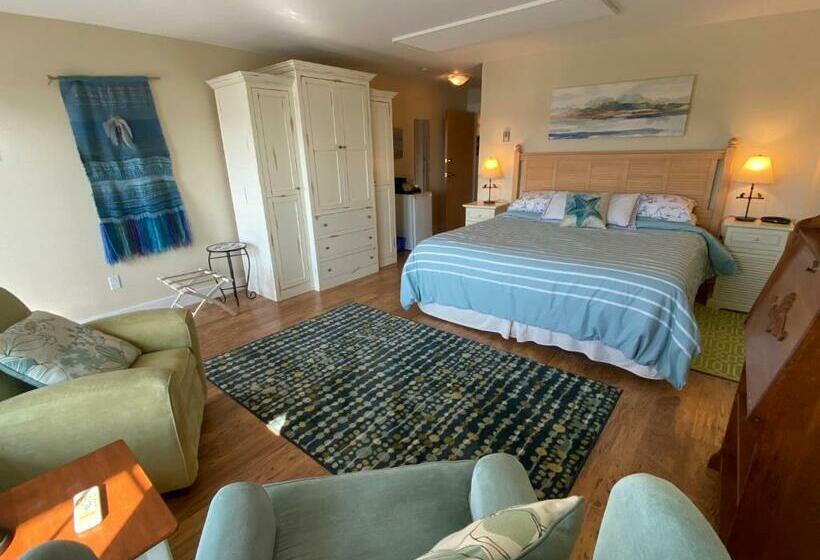 Standard Szoba King Size Bed, The Water's Edge Inn & Gallery