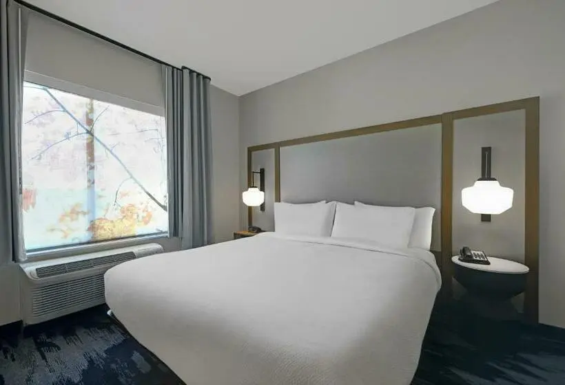キングサイズベッドのスタンダードルーム, Fairfield Inn & Suites By Marriott Milwaukee Brookfield