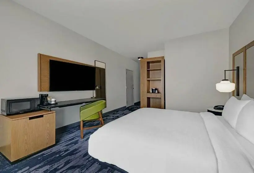 キングサイズベッドのスタンダードルーム, Fairfield Inn & Suites By Marriott Milwaukee Brookfield