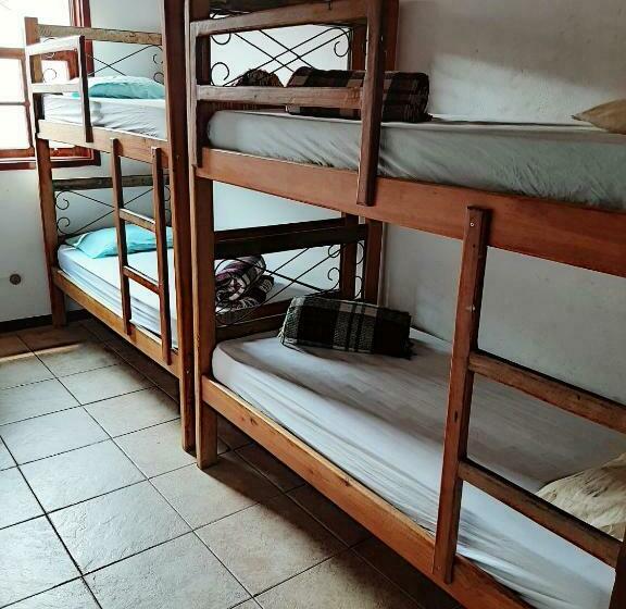 اتاق استاندارد چهار تخته, Hospedaria E Hostel Da Déia