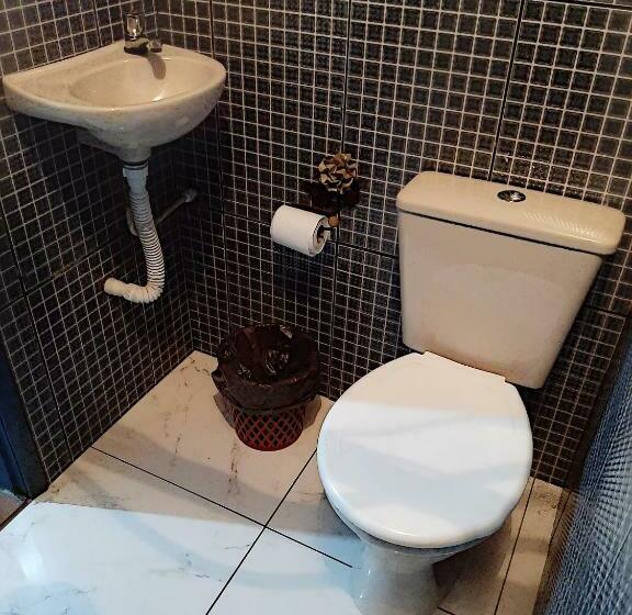 اتاق خانوادگی, Hospedaria E Hostel Da Déia