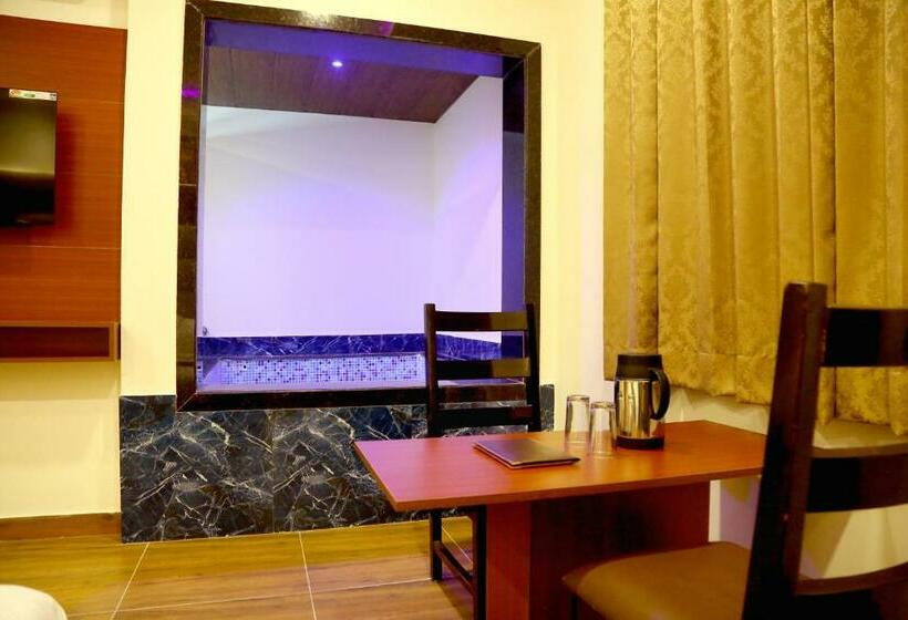 חדר משפחתי, Golf View Retreat