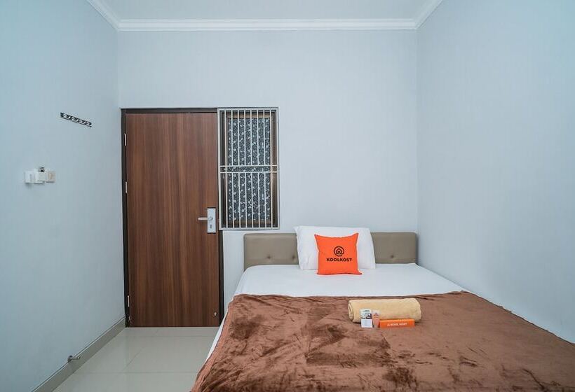 バス共有のスタンダードルーム, Koolkost Near Pasar Baru