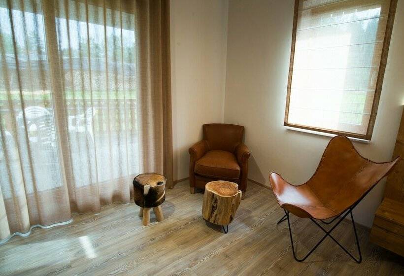 اتاق خانوادگی, Pr Anzl