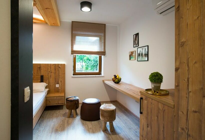 اتاق خانوادگی, Pr Anzl