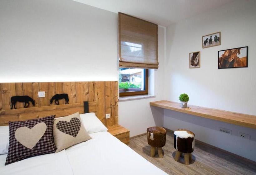 اتاق خانوادگی, Pr Anzl