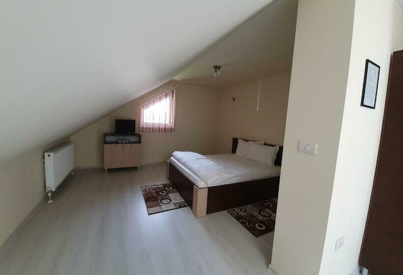 חדר משפחתי, Pensiunea La Beny