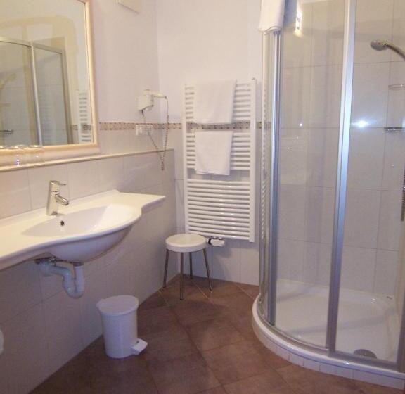 스탠다드 스튜디오, Appartement Tschivon