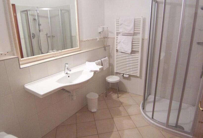 침실 2개 아파트, Appartement Tschivon