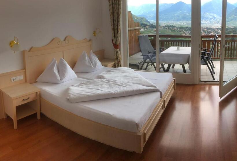 침실 1개 발코니 아파트, Appartement Tschivon